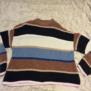 AE Womens Sweater